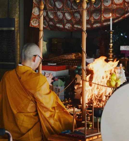 毎月21日の護摩供養の様子
